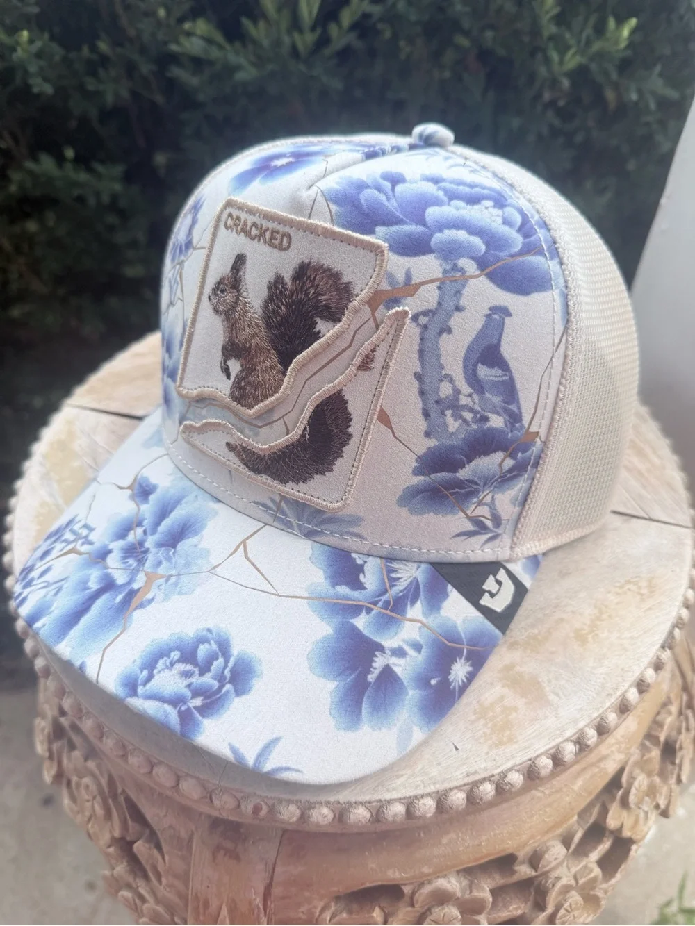 NWT 💙🤍Goorin Bros unisex Floral Squirrel 🐿️ 💙🤍Trucker Hat - Blue, Tan